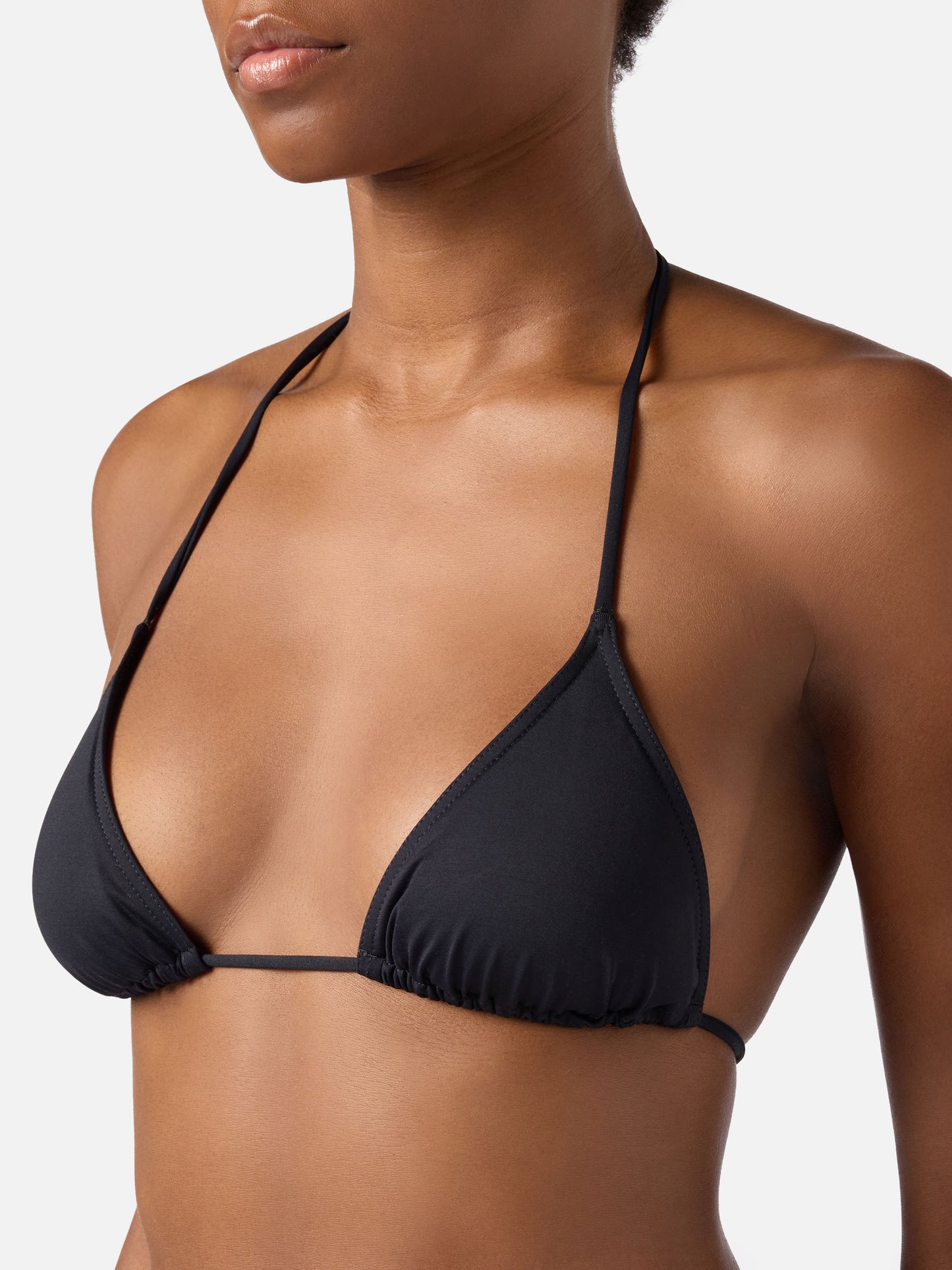Haut de bikini triangle Leah à nouettes en noir uni