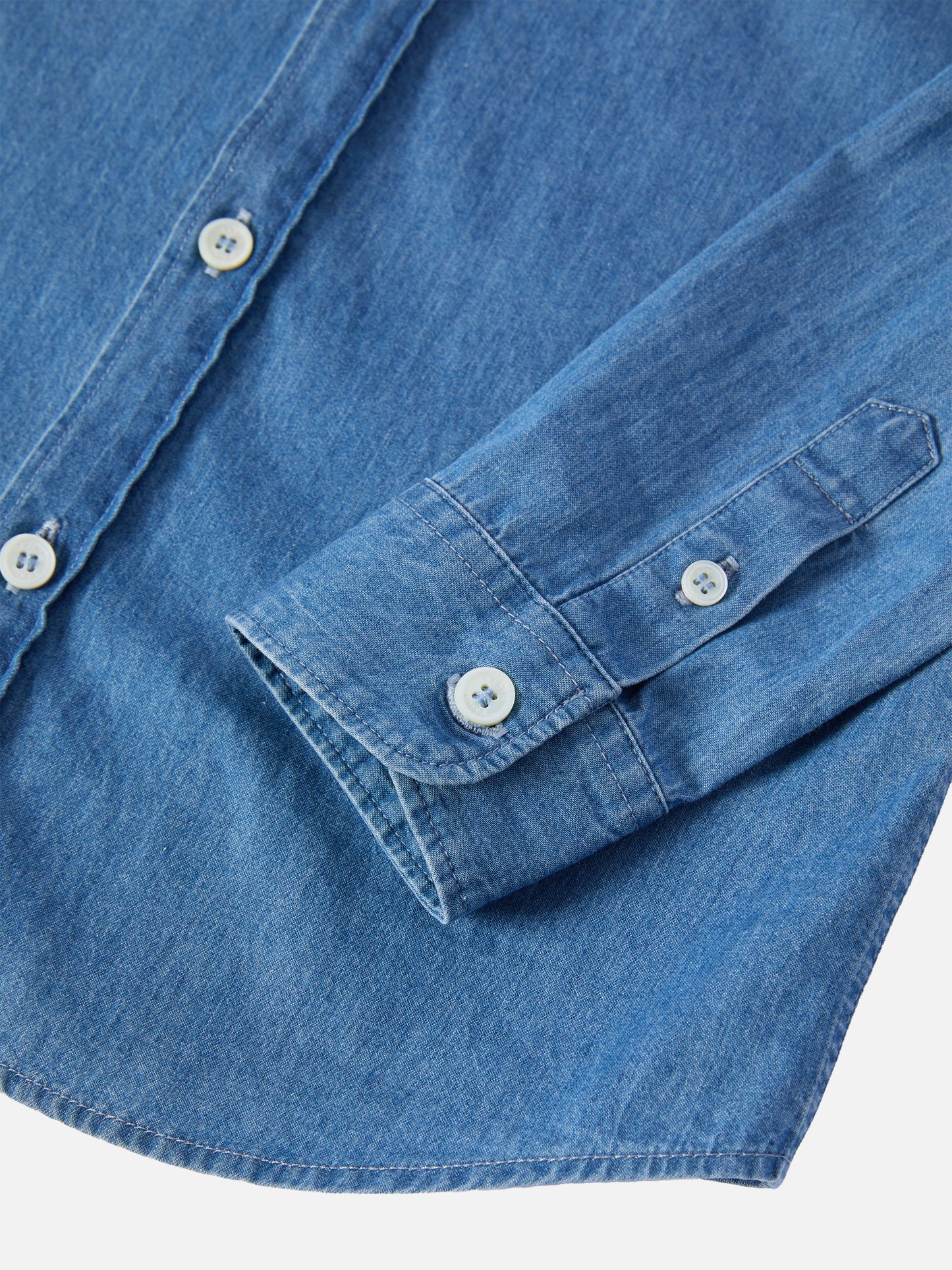 Seefeld Jr chambray shirt with Snoopy print