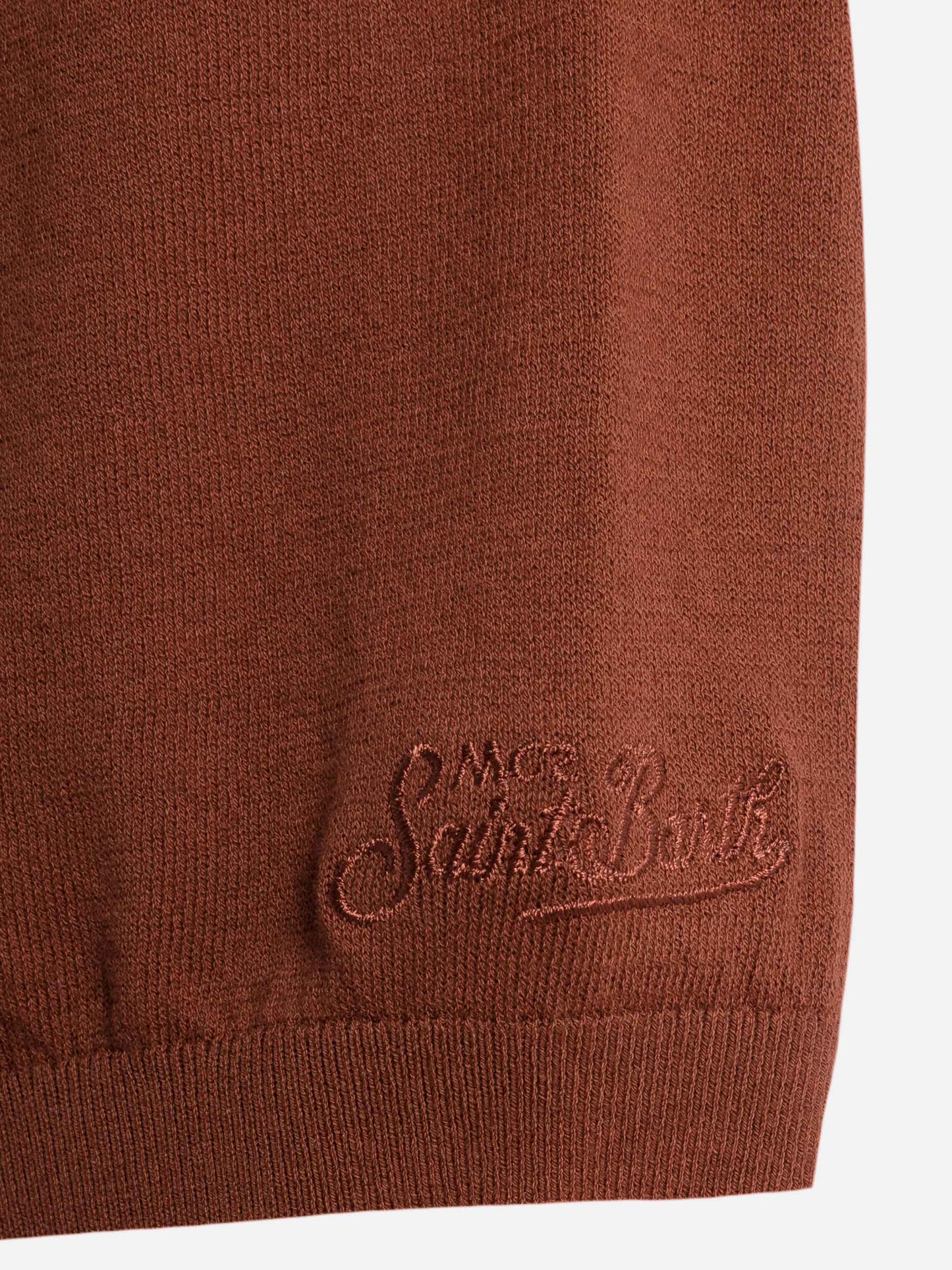 Sloan kamelbraunes, knopfloses Strickpolohemd