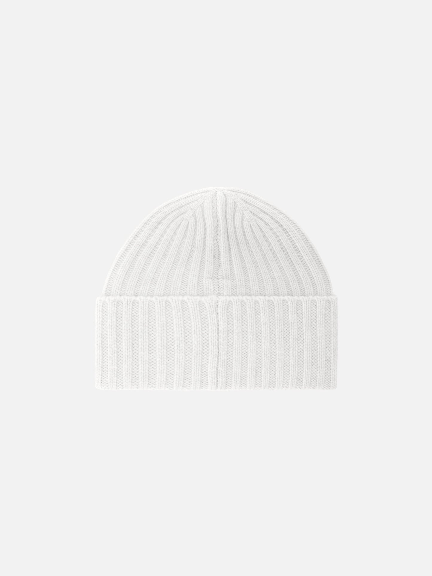 Wengen beanie in white cashmere with St. Barth embroidery on the turn-up