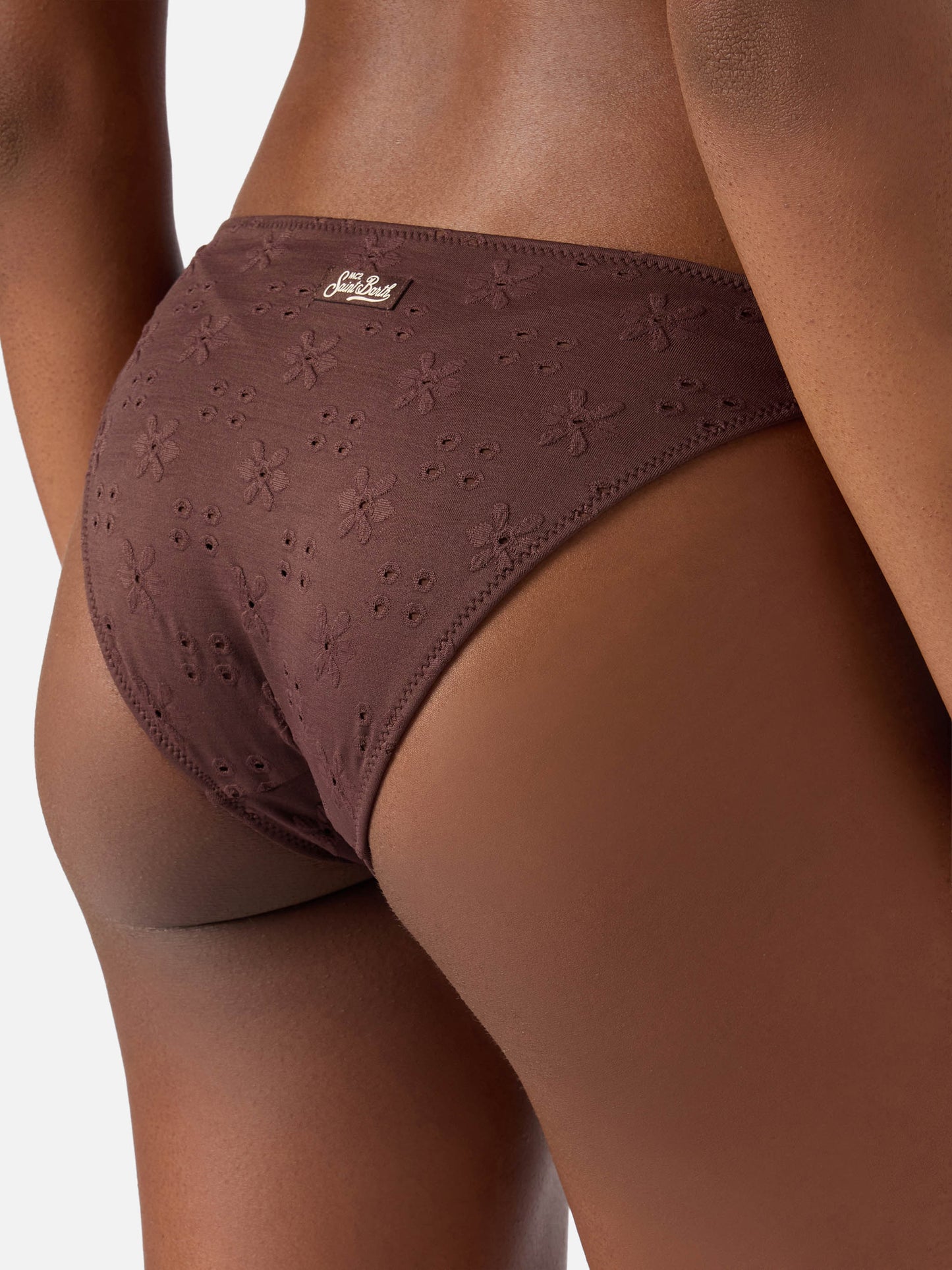 Slip mare Yali classico in tessuto sangallo marrone con ricamo margherite
