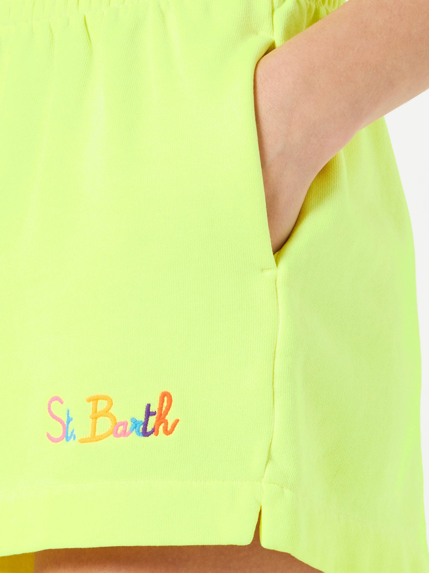 Kurze Damenhose aus fluogelber Baumwolle