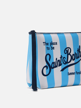 Pochette scuba Aline azul claro con estampado pop de rayas 