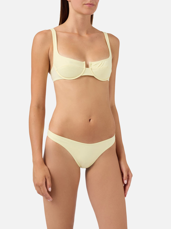 Bikini balconette Amira Naomi en color liso amarillo mantequilla 