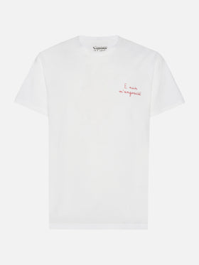 Arnott Warm winter cotton T-shirt in white with E nun m’angoscià embroidery | VACANZE DI NATALE SPECIAL EDITION