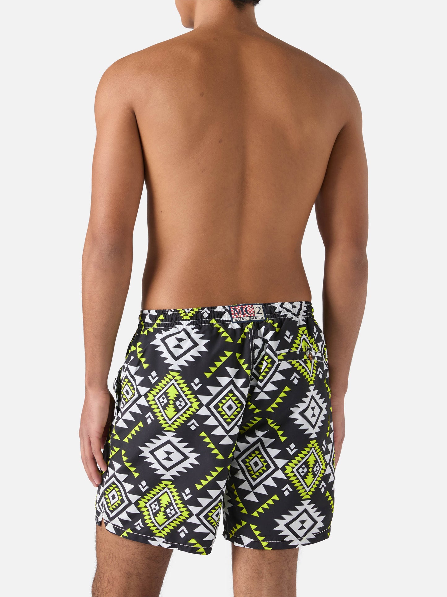 Mittellange Badeshorts im Caprese-Stil mit Ethno-Print