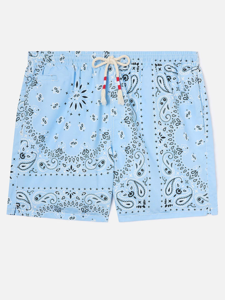 Caprese-Badeshorts mit hellblauem Bandana-Print 