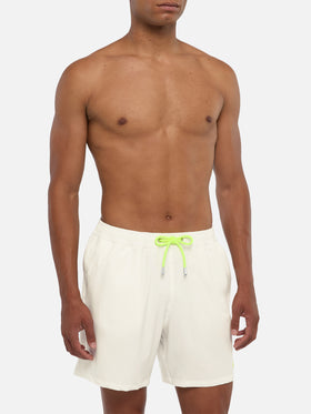 Weiße Comfort Badeshorts mit St. Barth Stickerei