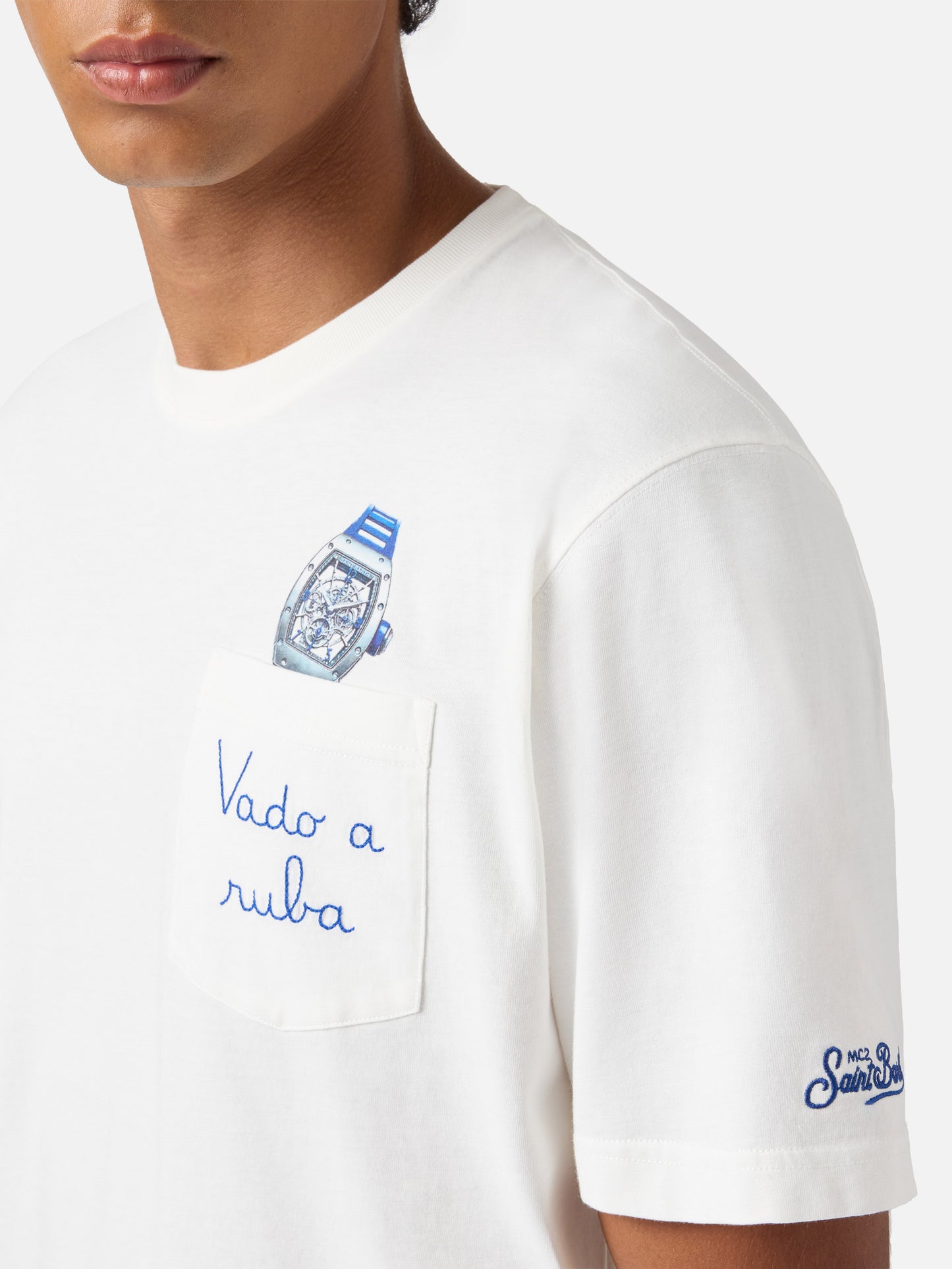 T-shirt Connor in cotone bianco con ricamo sul taschino Vado a ruba