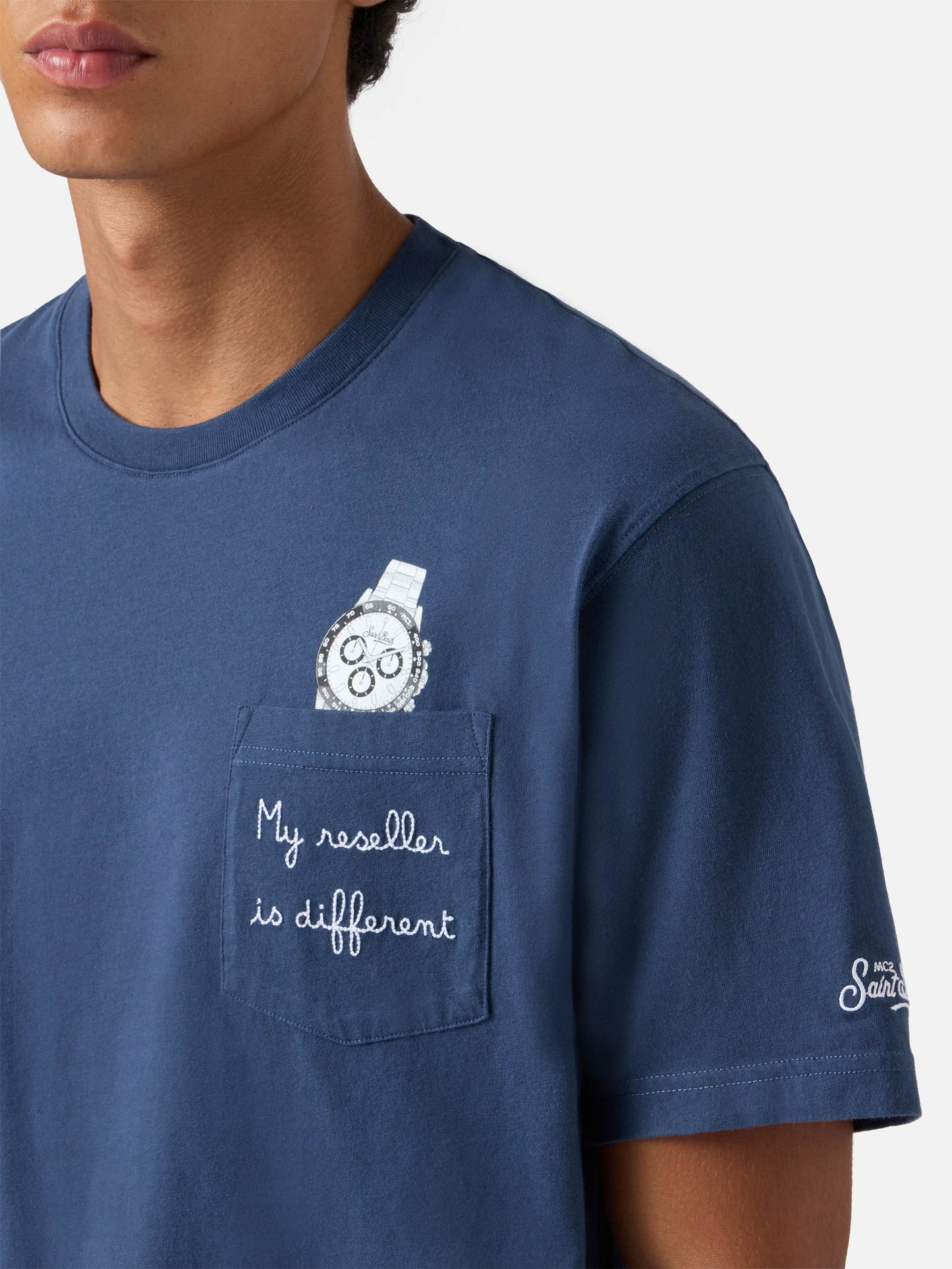 T-shirt Connor in cotone blu con ricamo sul taschino My reseller is different