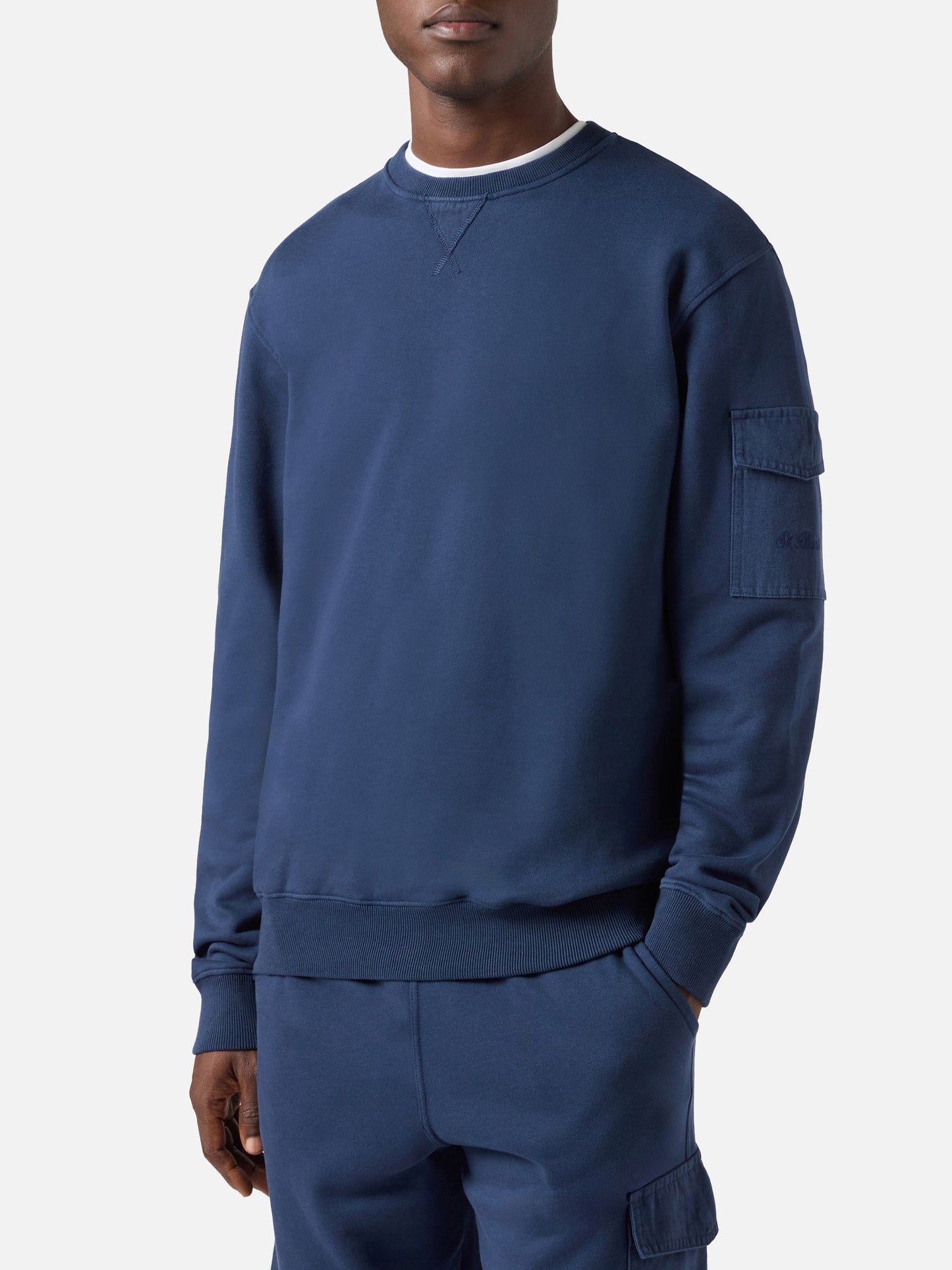 Navy blue Chester fleece sweatshirt with sleeve pocket