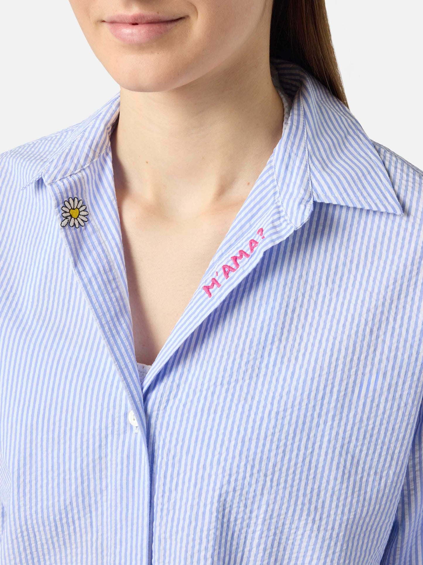 Camisa Cristal de seersucker a rayas azul claro con bordado 