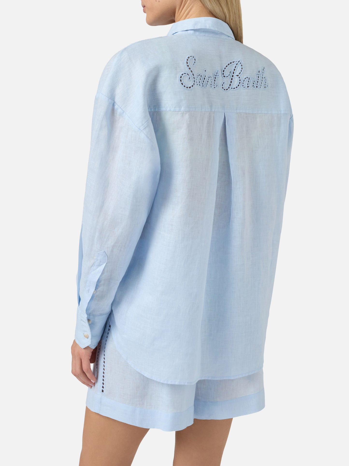 Camisa Cristal de lino azul claro con bordado Saint Barth perforado 