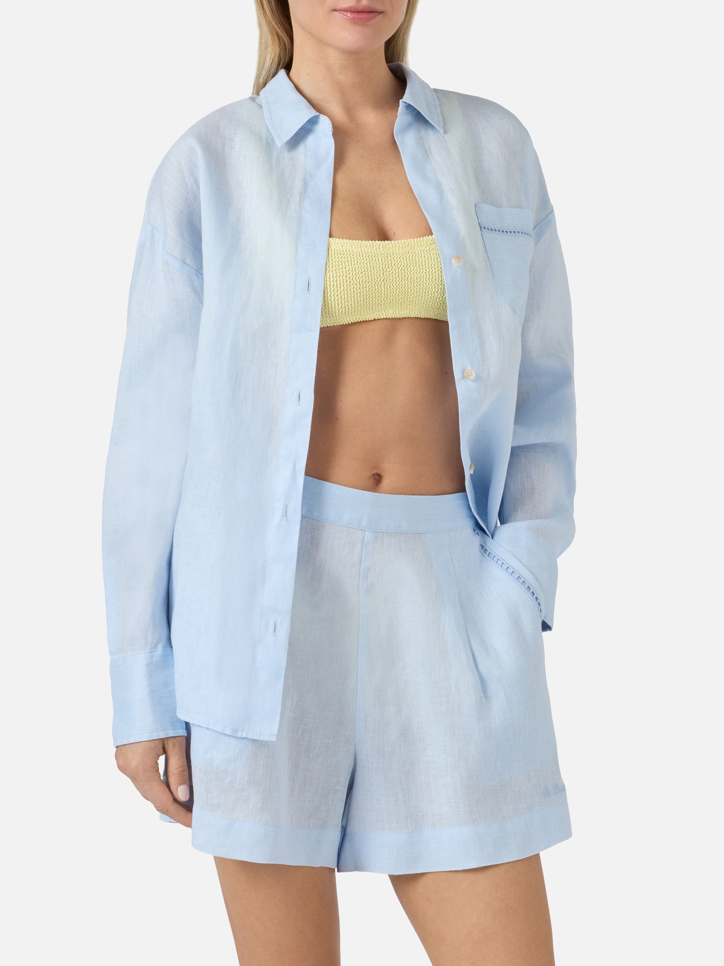 Camisa Cristal de lino azul claro con bordado Saint Barth perforado 