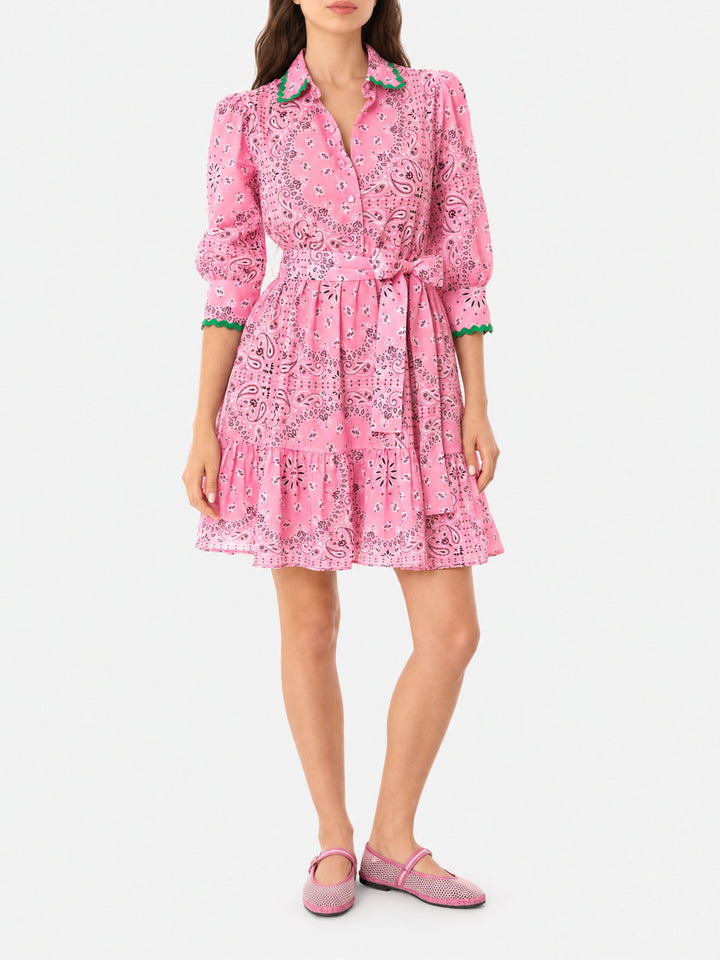 Kurzes Baumwollkleid Daisi mit Bandanna-Print und Stickereien 