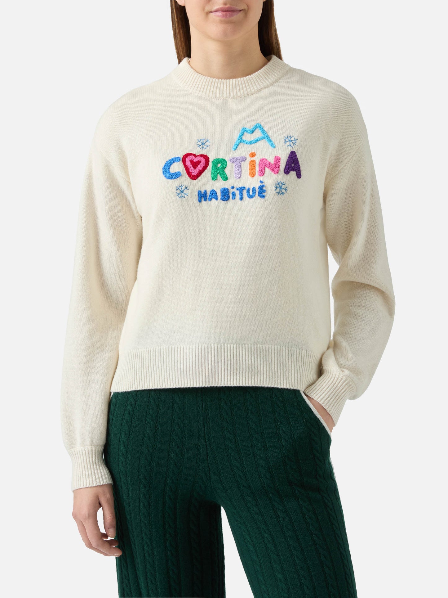 White crewneck Danya with Cortina Habitué patch