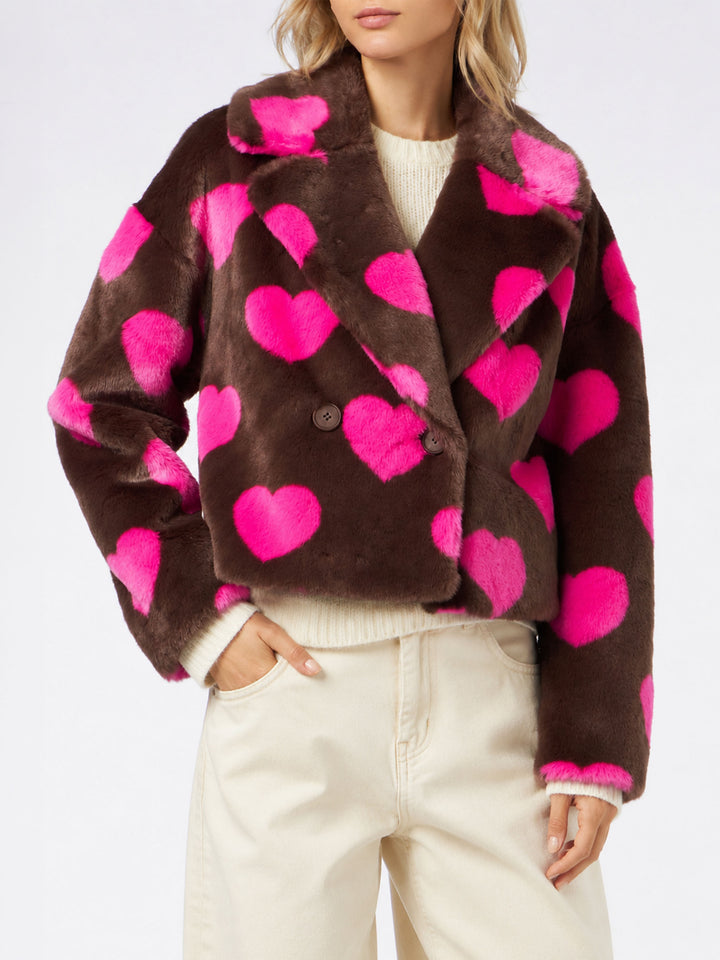 Emelyn kurze Kunstpelzjacke mit Herz-Print 