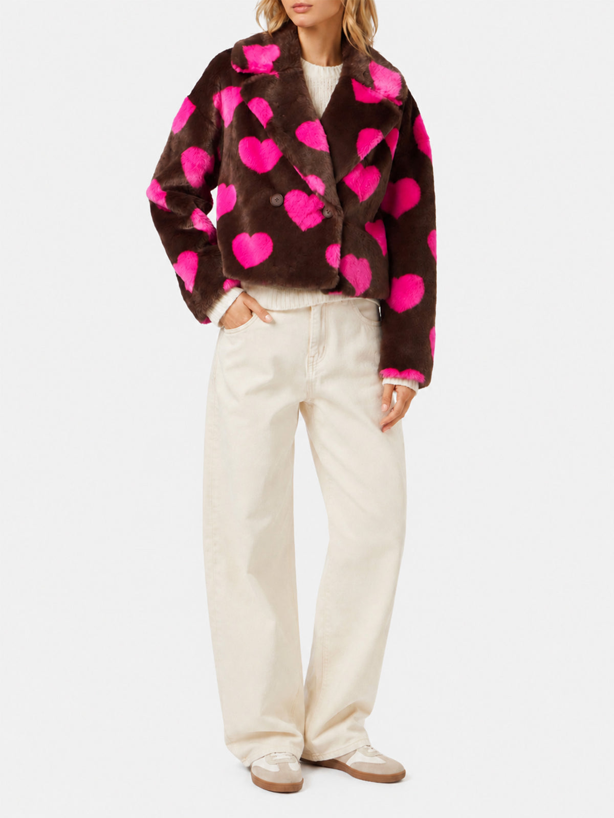 Emelyn kurze Kunstpelzjacke mit Herz-Print 