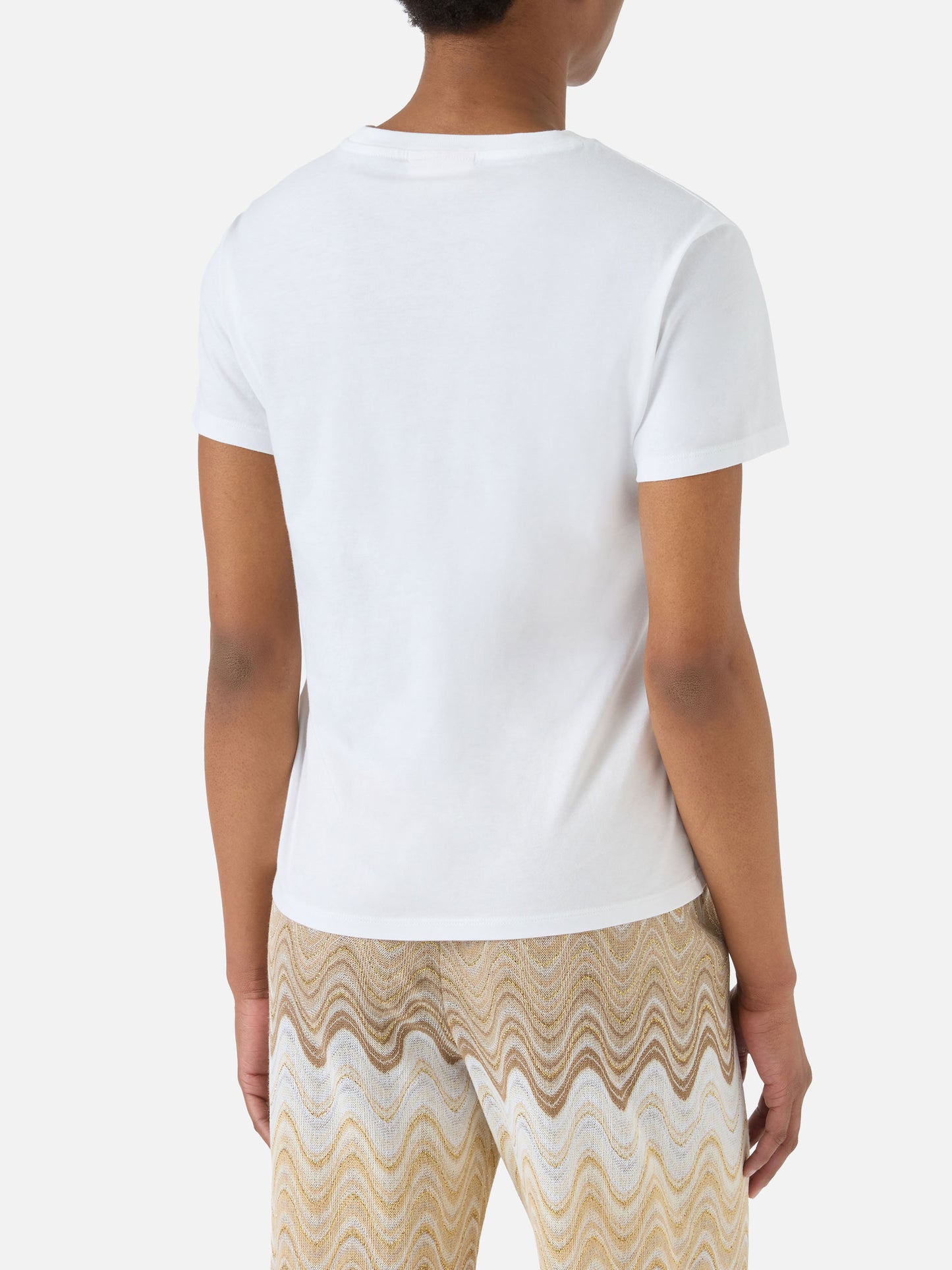 Camiseta Emilie blanca con bordado Group Therapy 