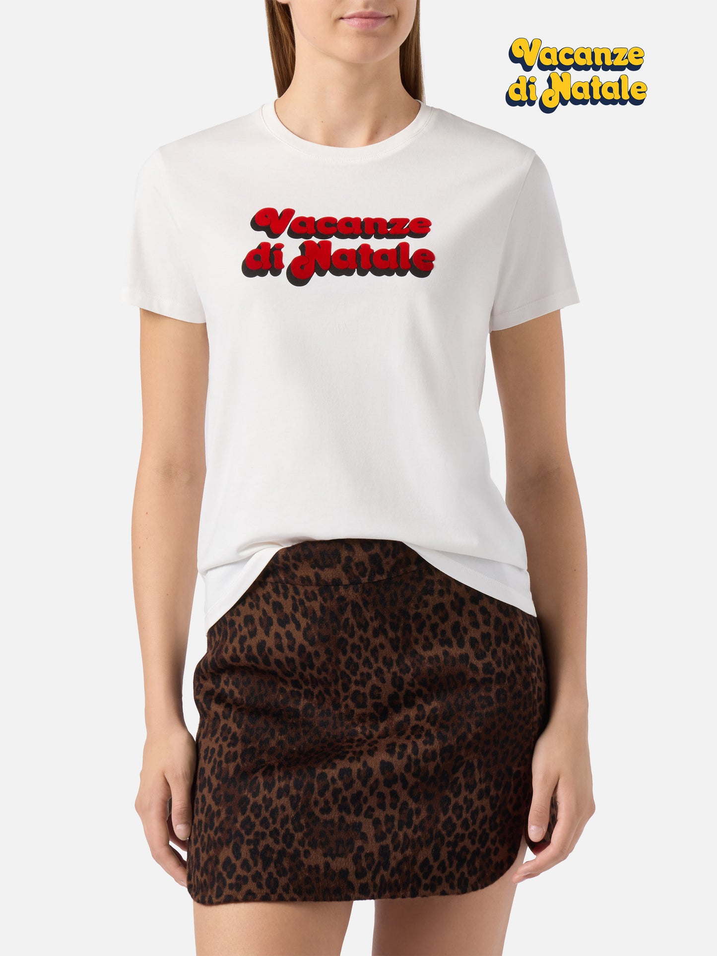 Emilie T-Shirt aus Bio-Baumwolle in Weiß mit Flockdruck „Vacanze di Natale“ | VACANZE DI NATALE SONDERAUSGABE