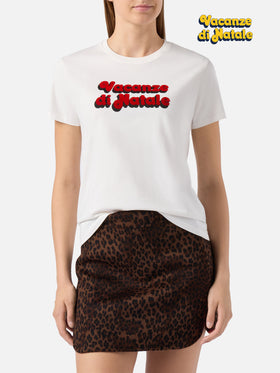 Emilie T-Shirt aus Bio-Baumwolle in Weiß mit Flockdruck „Vacanze di Natale“ | VACANZE DI NATALE SONDERAUSGABE