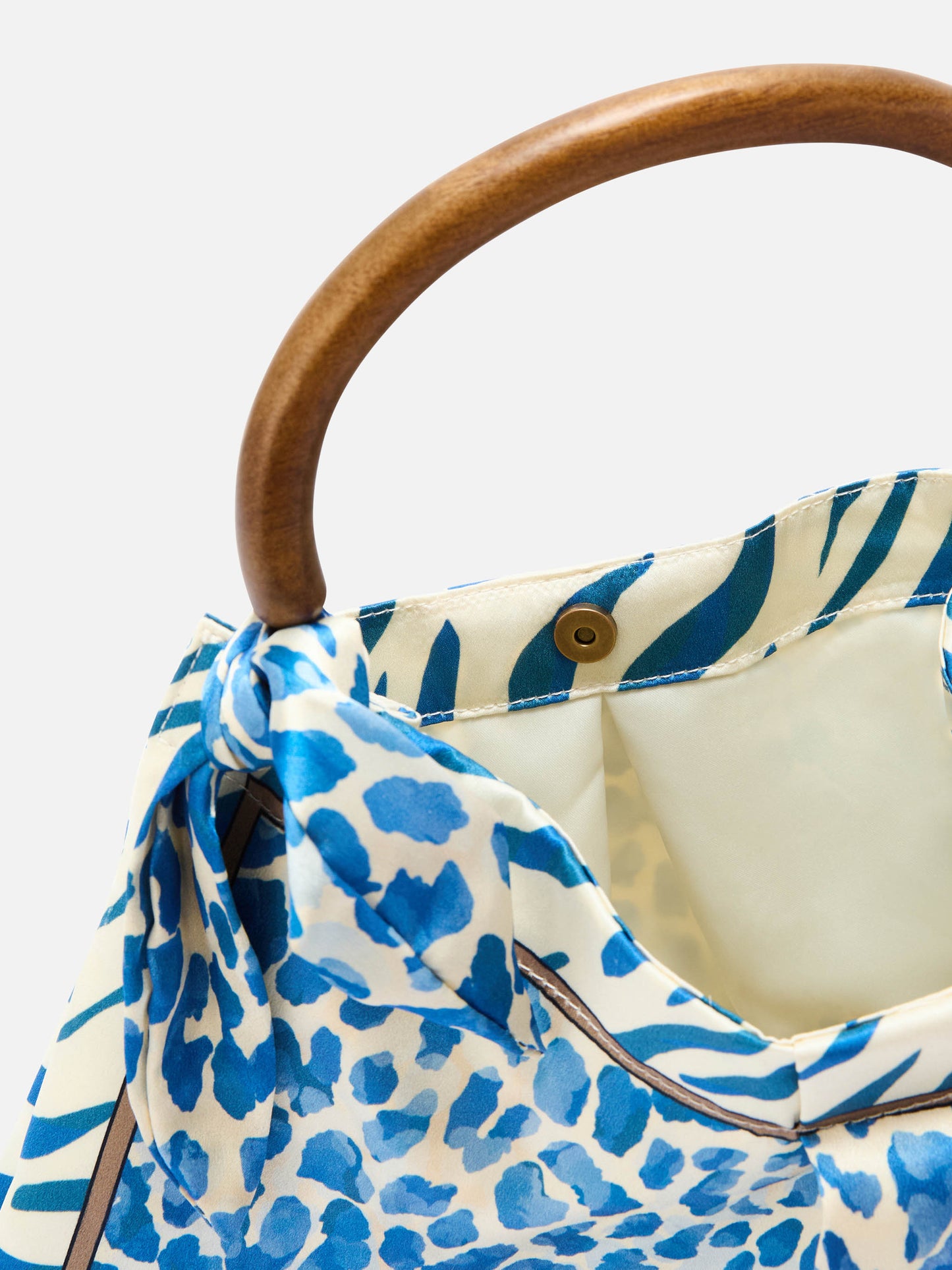 Borsa Foulard in seta con manico in legno e fantasia animalier