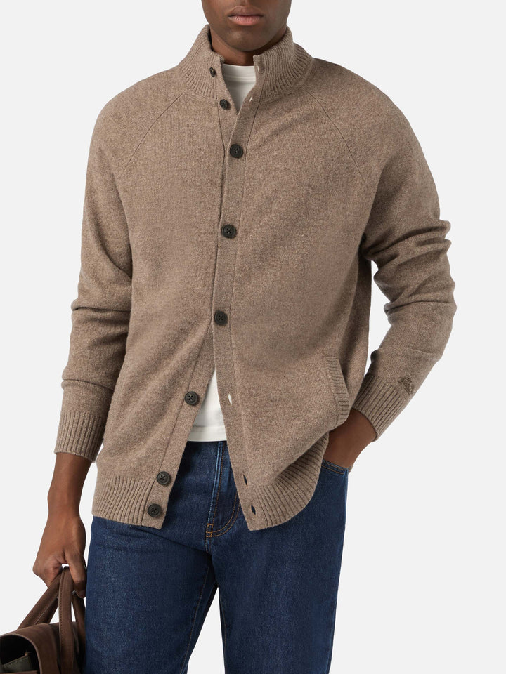 Cardigan Galway en laine d'agneau beige avec col montant 