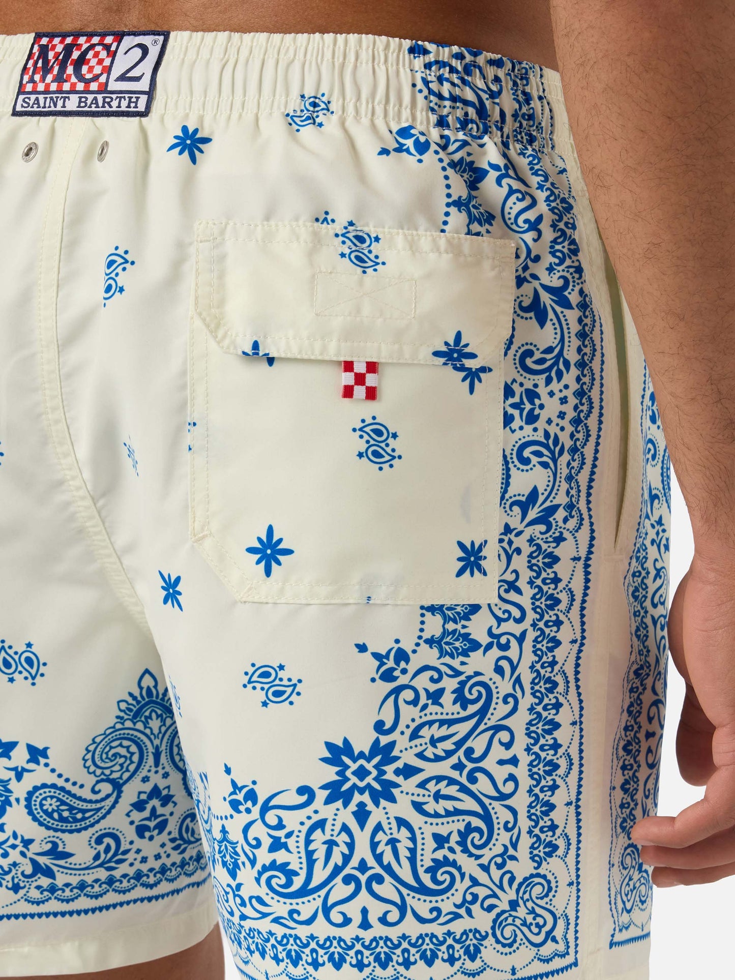 Bañador Gustavia azul claro y blanco con estampado bandana 