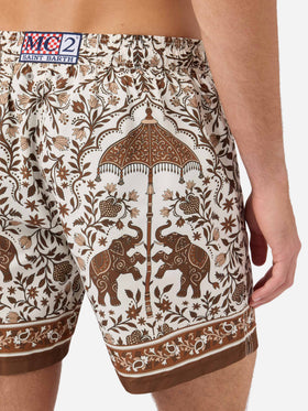 Gustavia Badeshorts mit platziertem ornamentalem Print in Braun 