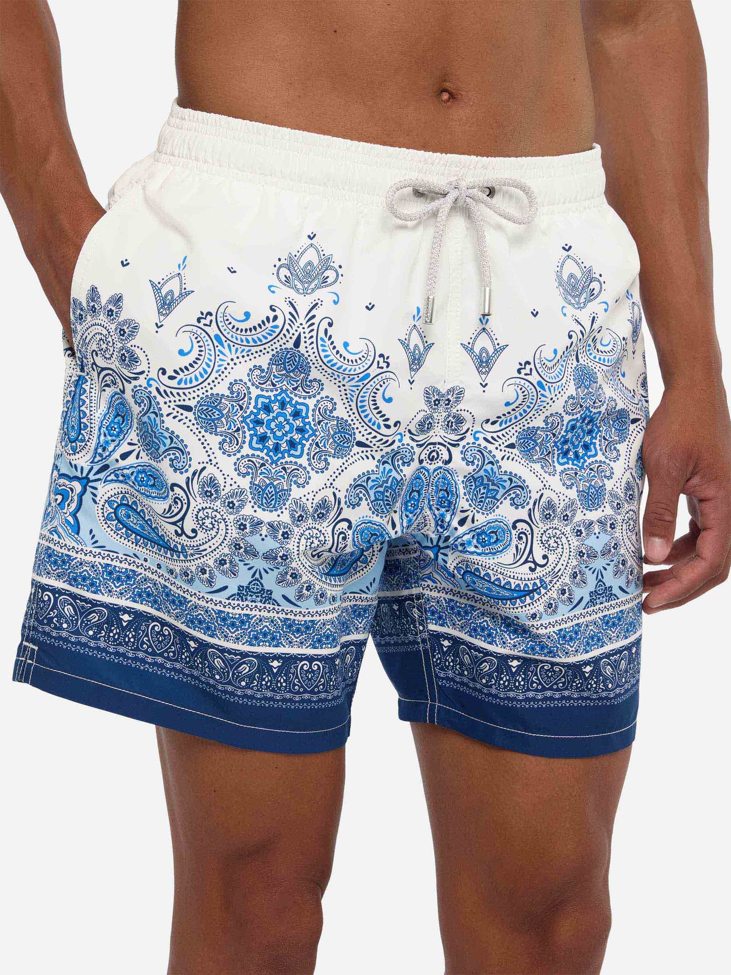 Mittellange Badeshorts Gustavia mit platziertem Paisley-Print