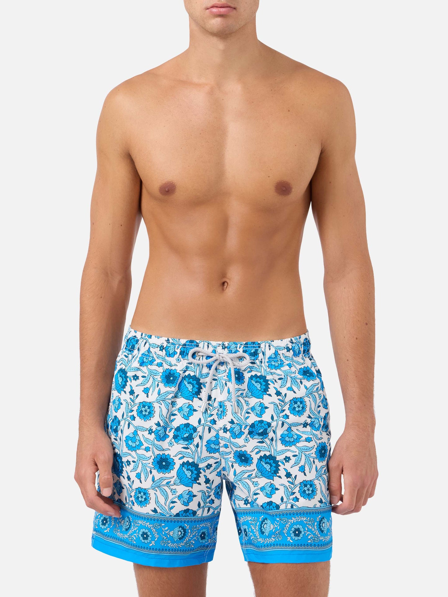 Gustavia-Badehose mit blauem Batik-Blumenprint 