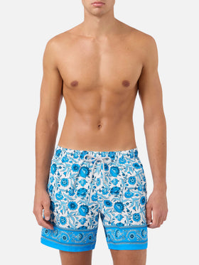 Gustavia-Badehose mit blauem Batik-Blumenprint 