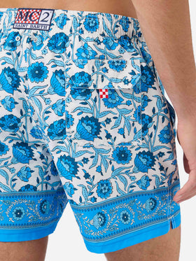 Gustavia-Badehose mit blauem Batik-Blumenprint 