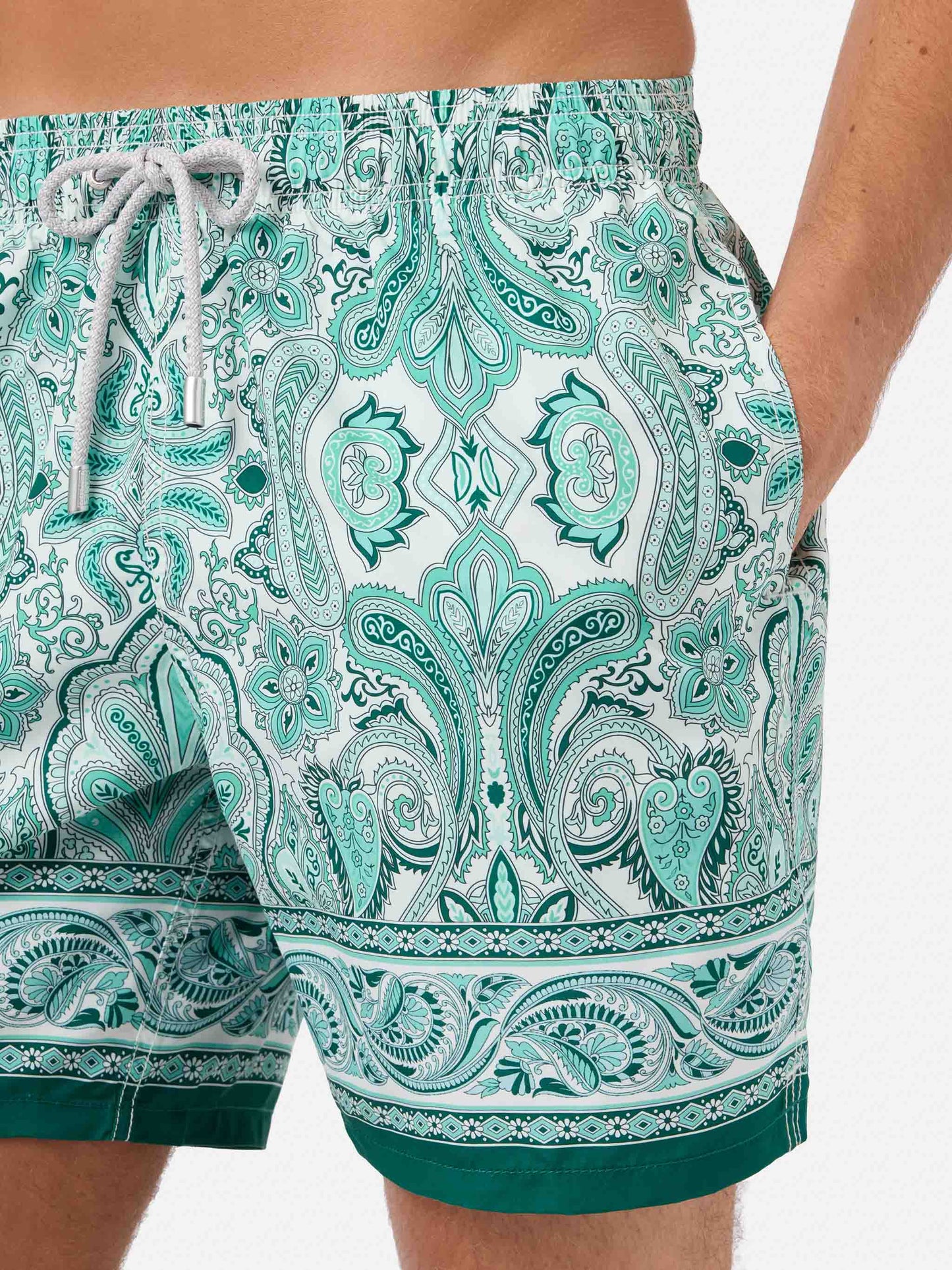 Gustavia-Badeshorts mit grünem Paisley-Print 