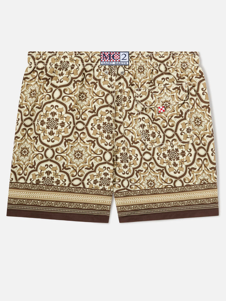 Bañador corto Gustavia con estampado ornamental marrón posicionado 