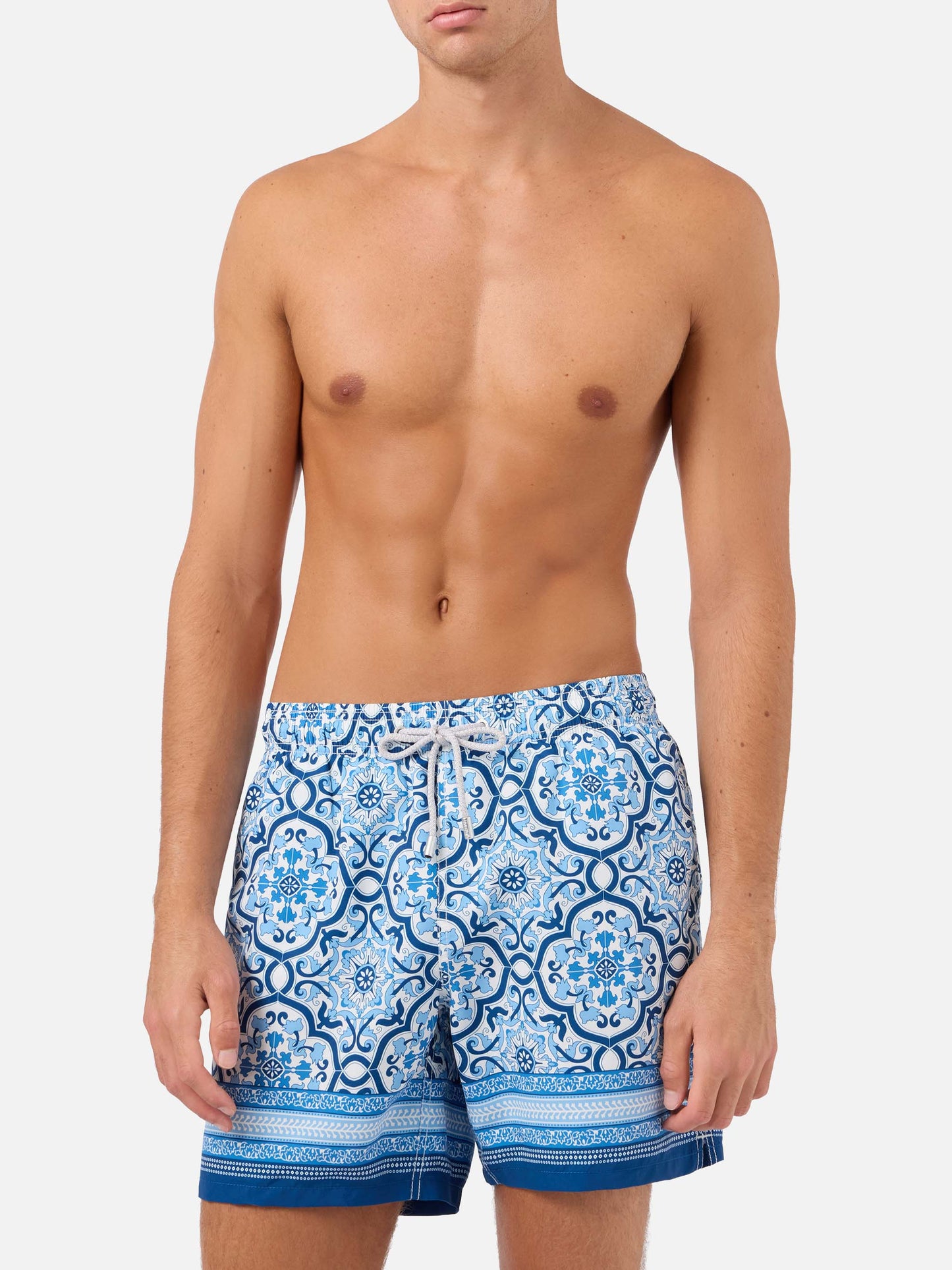 Short de bain Gustavia avec imprimé ornemental bleu placé 