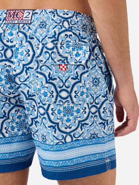 Short de bain Gustavia avec imprimé ornemental bleu placé 