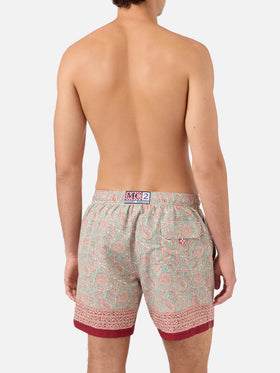 Short de bain Gustavia vert aqua avec imprimé paisley contrastant 