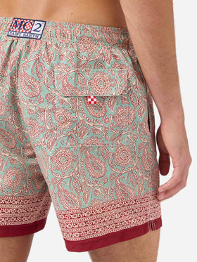 Short de bain Gustavia vert aqua avec imprimé paisley contrastant 