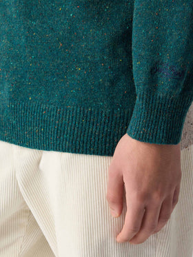 Donegal-Pullover mit Rundhalsausschnitt und Reihermotiv mit Jacquard-Muster und Postkartenmotiv aus St. Moritz