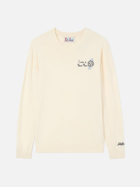 Grey Heron jersey de cuello redondo en mezcla de lana ligera y cachemira con bordado I Am A New Man 
