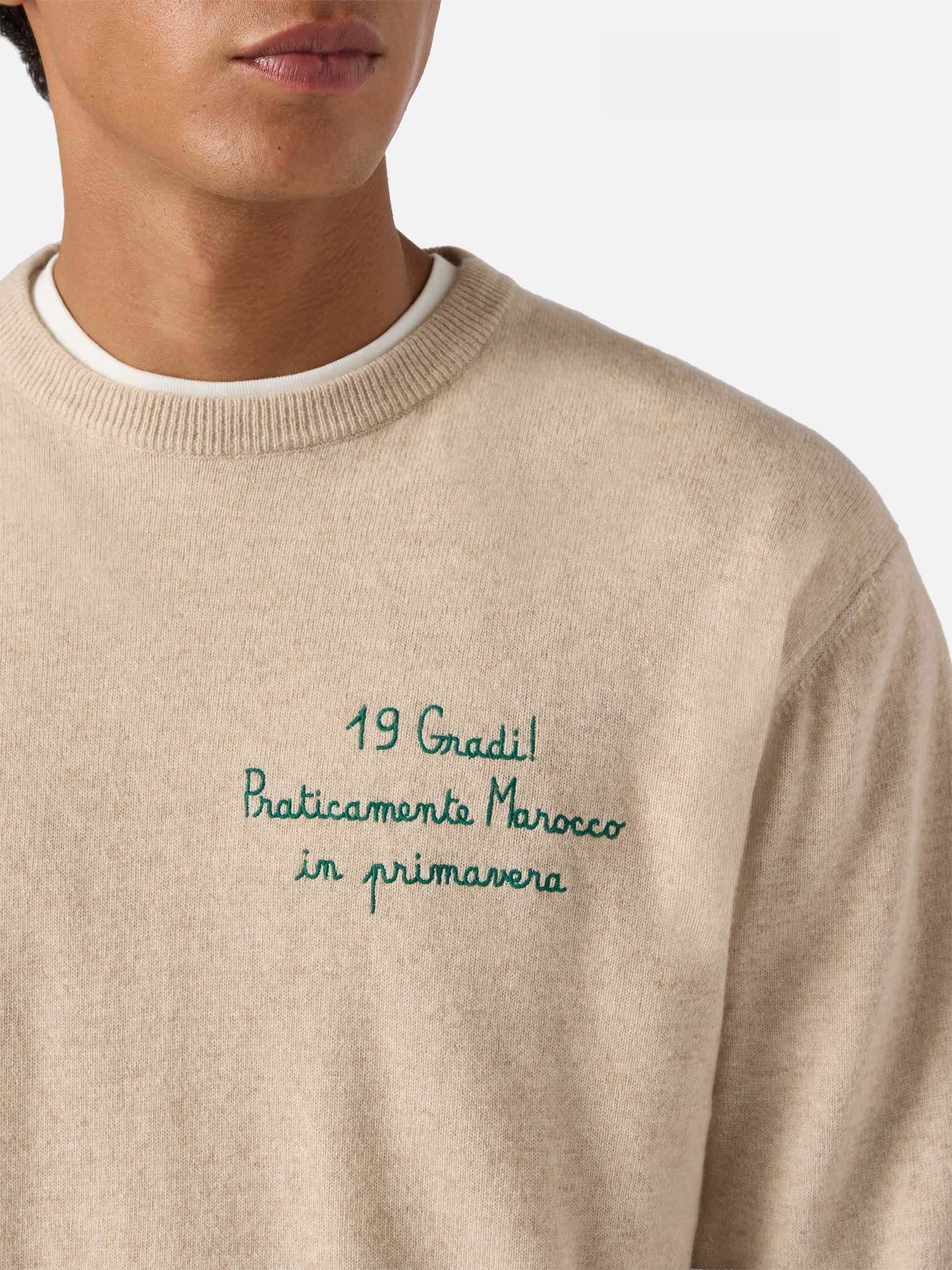 Maglione a girocollo Heron Light con ricamo 19 gradi. Praticamente Marocco in primavera! | YUPPIES SPECIAL EDITION