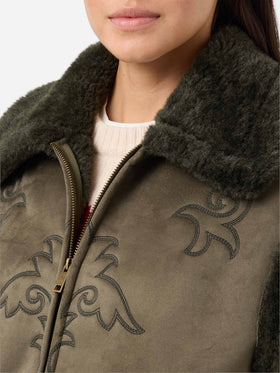 Gilet Hesketh in eco montone con ricamo texano