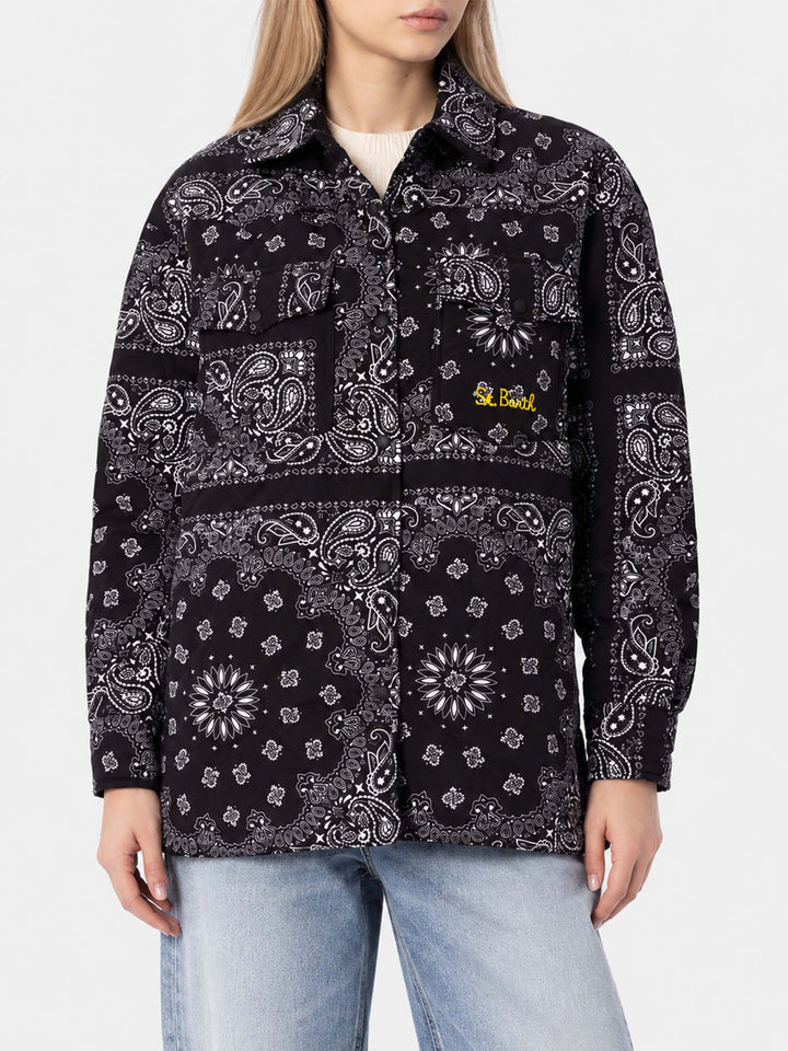 Chaqueta acolchada Kimmy con estampado bandana negro 