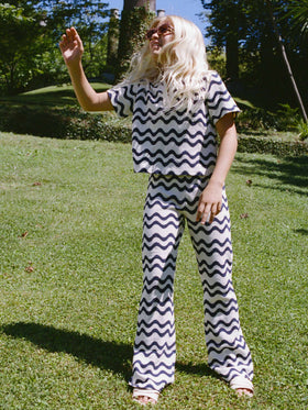 Polo Lala Jr en maille de coton mélangé à motif vagues bleu et ivoire 