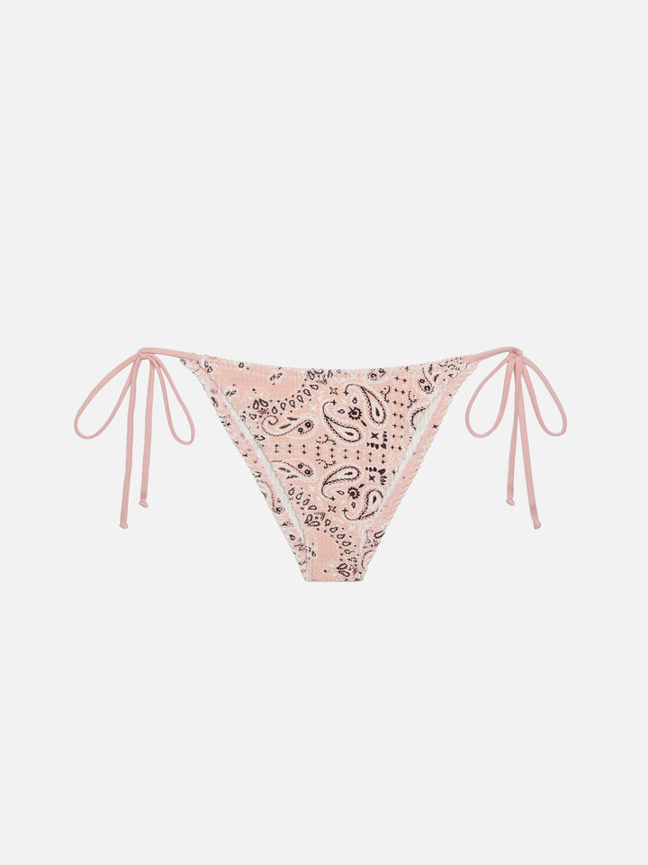 Klassische Badehose „Marielle“ in Rosa mit Bandana-Print – Crinkle-Triangel-Top „Leah“ in Rosa