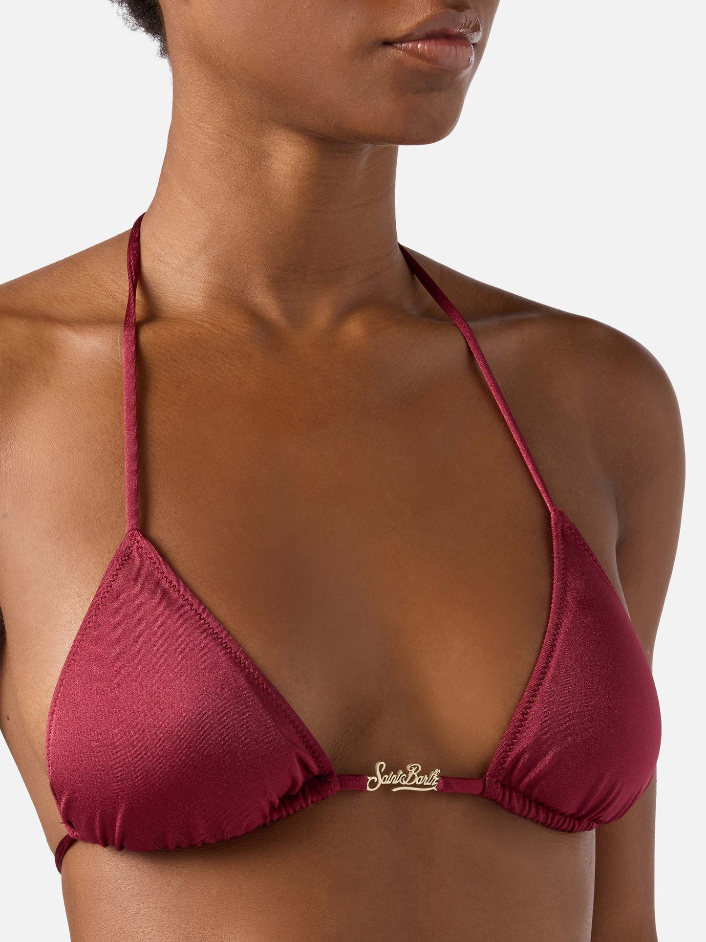 Top de bikini triangular Leah Plate en tejido color burdeos con acabado brillante 