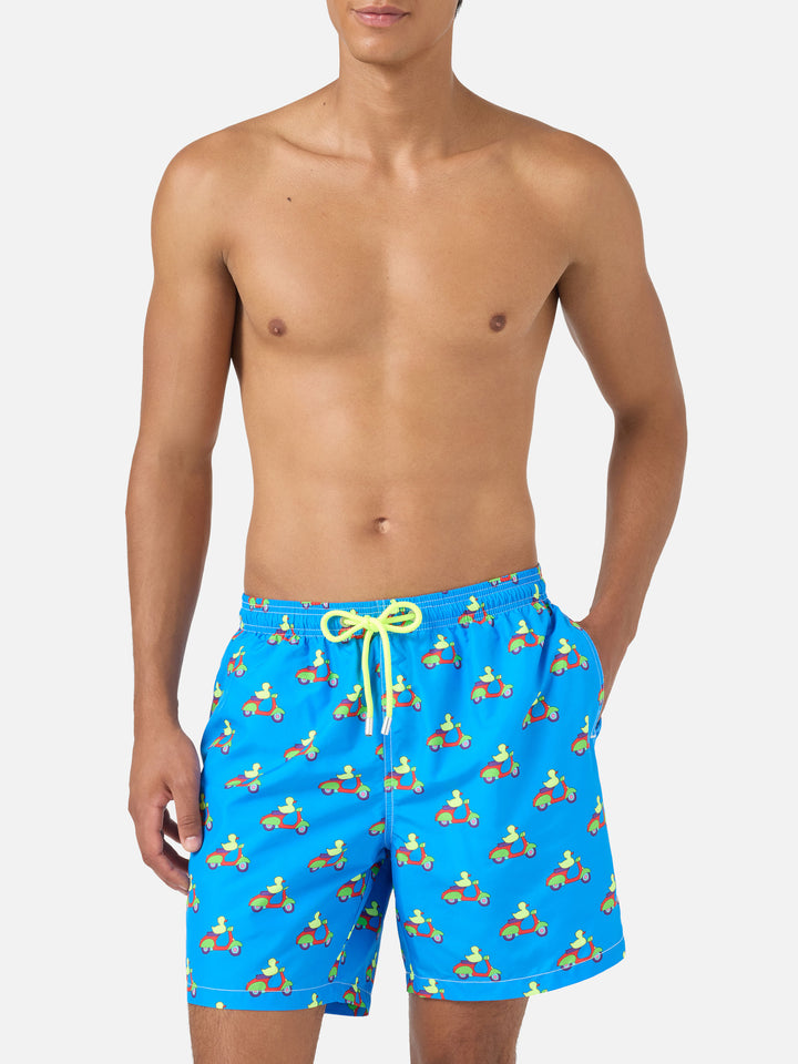 Blaue Badeshorts mit Enten-auf-Scootern-Print | Special Edition 