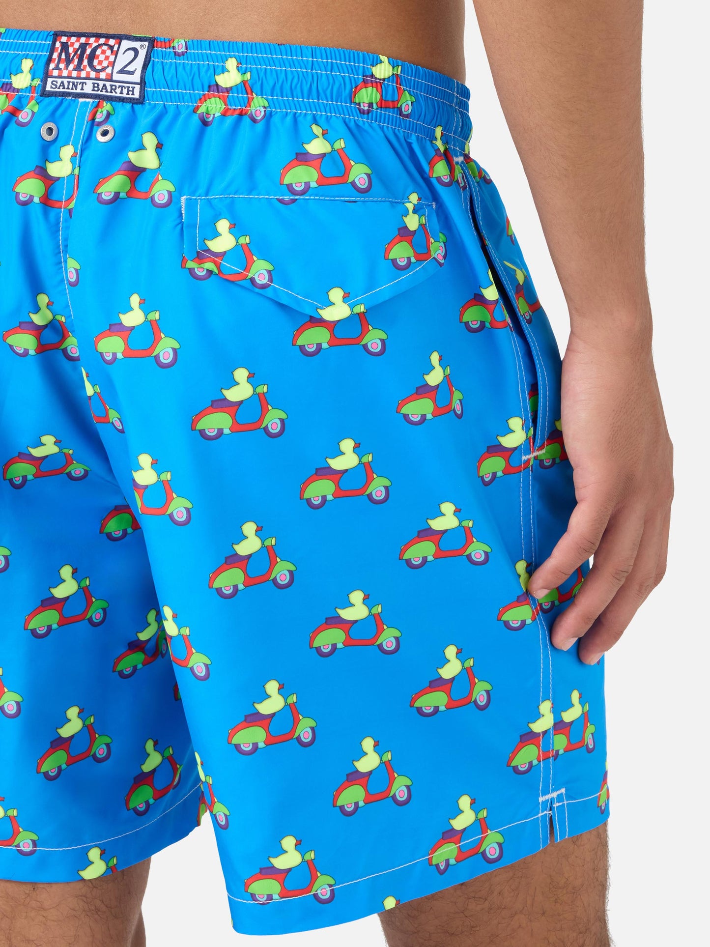 Bañador azul con estampado de patos en scooters | Edición Especial 