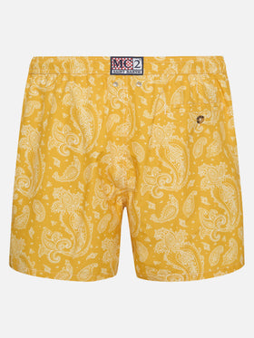 Herren-Badeshorts aus leichtem Stoff mit ockerfarbenem Paisley-Print